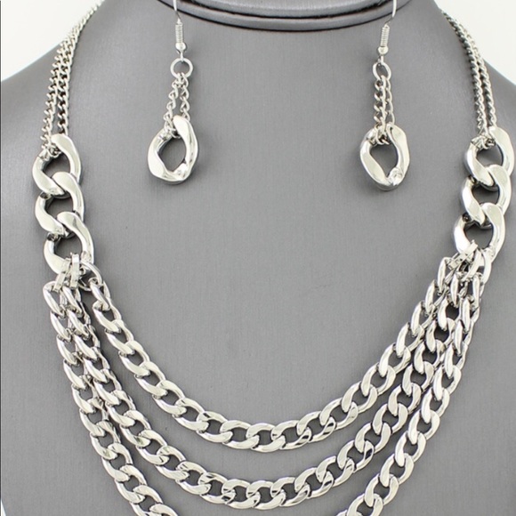Polished Chain Layered Necklace Set - Picture 3 of 5